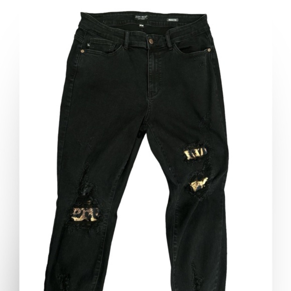 Judy Blue Black Destroyed Leopard Patch Skinny - Picture 1 of 7